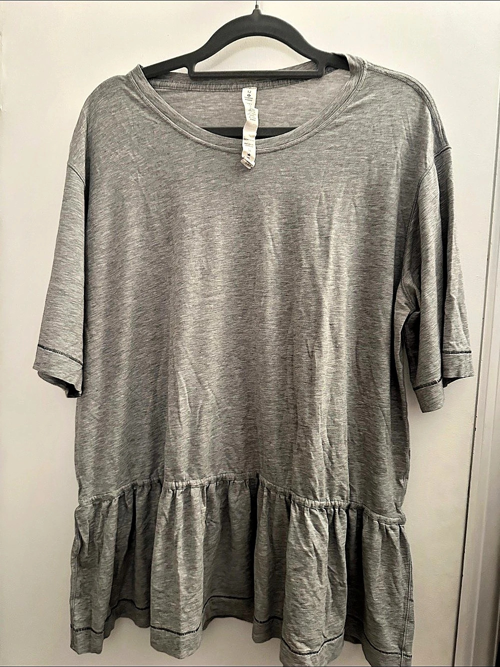 lululemon Women's Gray Ruffle top Size 12